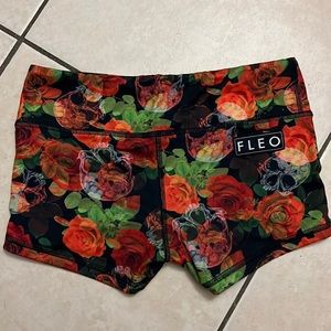 Fleo 2.5” rose and skull shorts